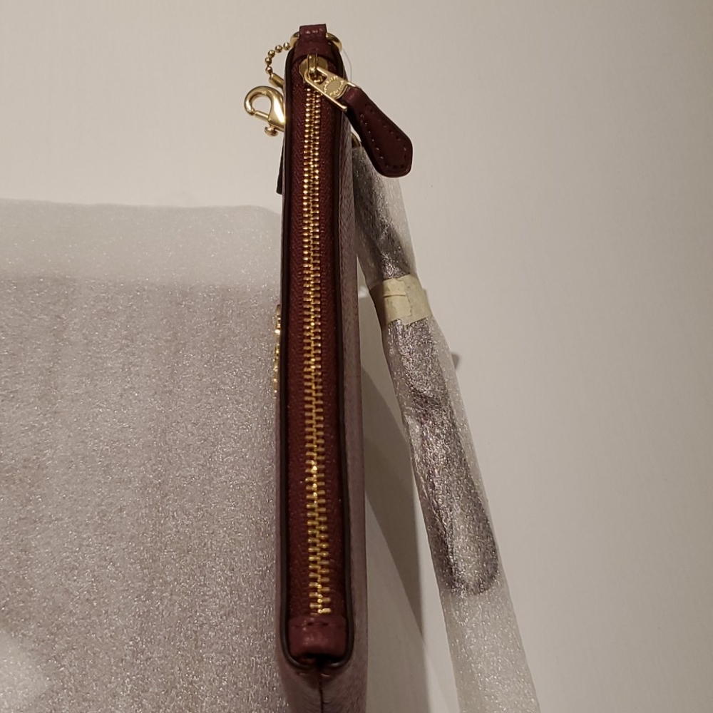 Coach NWT Polished Pebble Leather Wristlet - Picture 4 of 5